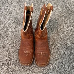 Rugged Tan Western Boots for Men